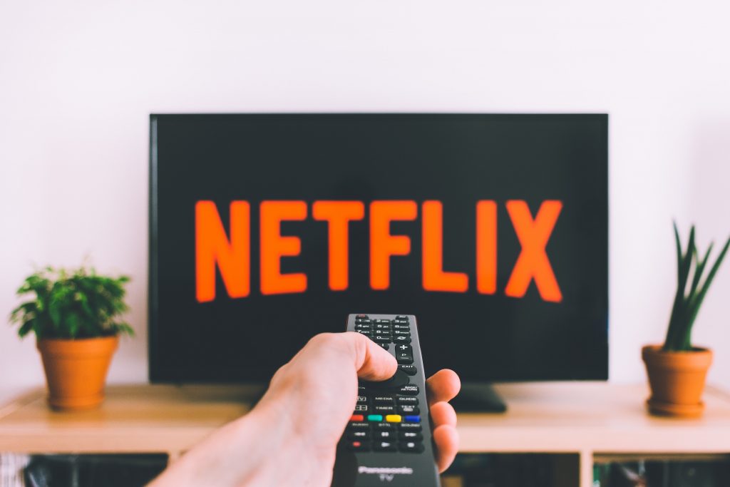 Phonyg netflix o disney+